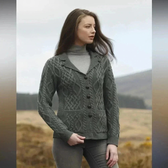 100% Merino wool Revere Button Collar Aran IRELAND chunky knit button Cardigan S - Picture 1 of 7